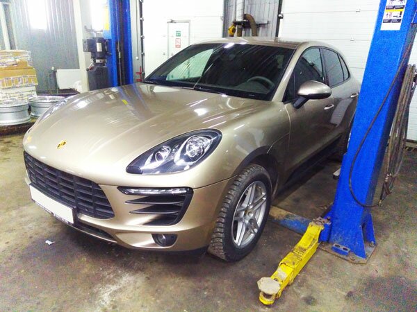 Porsche Macan ремонт кузова и покраска крыла авто в СПб